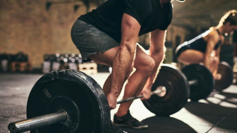 Lumbalgia por peso muerto o sentadilla: por qué aparece y cómo solucionarla