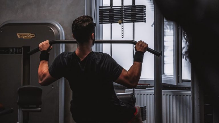 Sobrecarga lumbar por entrenamiento de fuerza: cómo identificarla y evitar que se convierta en lesión