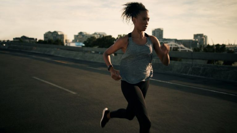 Tendinitis de Aquiles al correr: causas, señales y cómo tratarla antes de que te obligue a parar