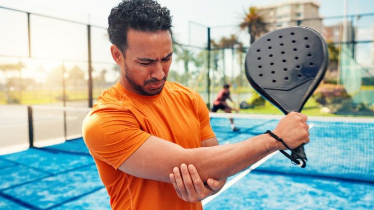 Codo de tenista: qué es, por qué aparece y cómo tratarlo
