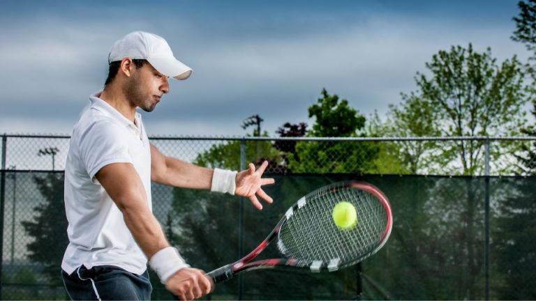 Lesiones de hombro en tenis y pádel: causas y señales