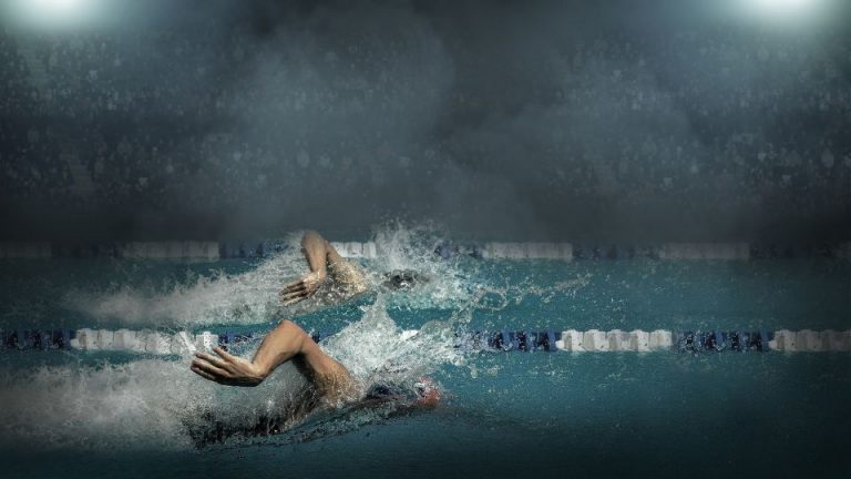 Contractura muscular en natación: por qué aparece y cómo tratarla
