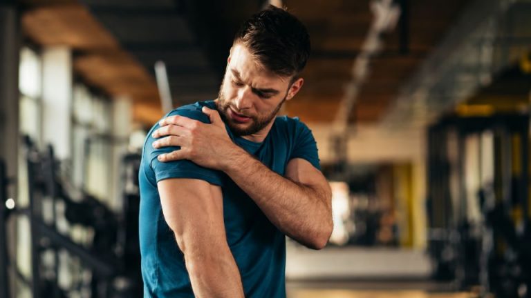 Tendinitis en el brazo: síntomas, causas y cómo volver a entrenar sin dolor